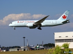 到着　Air Canada 787-8