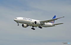 着地前 United 777-224 N69020