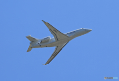 離陸DEER JET首都航空 Dassault Falcon 7X B-8202