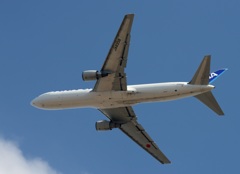 飛び立ち ANA 767-300F