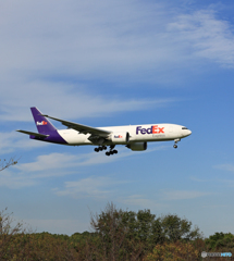 着陸 FedEx 777-FS2 N857FD