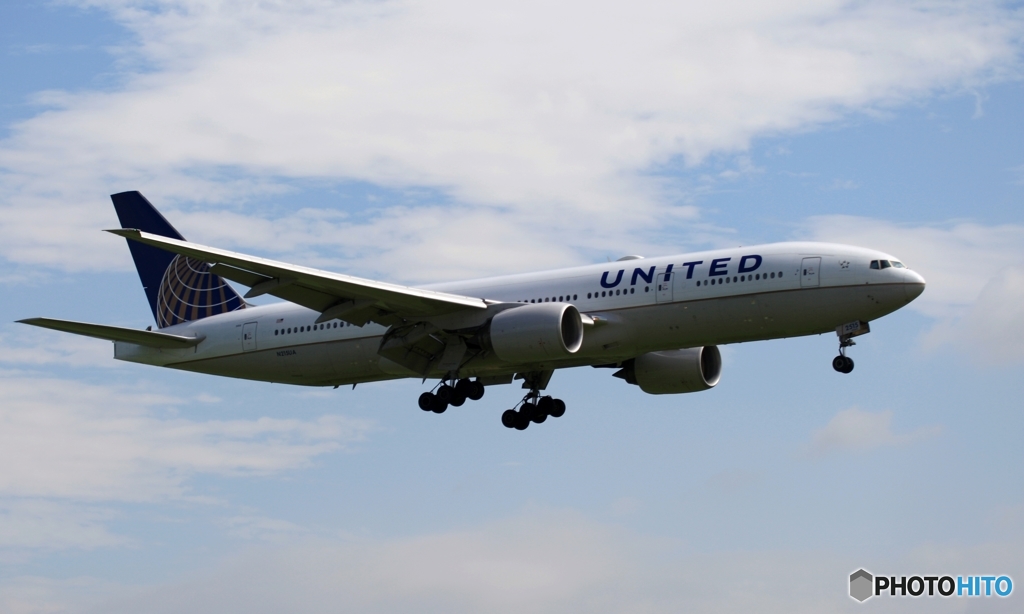 UNITED 777-222 到着　