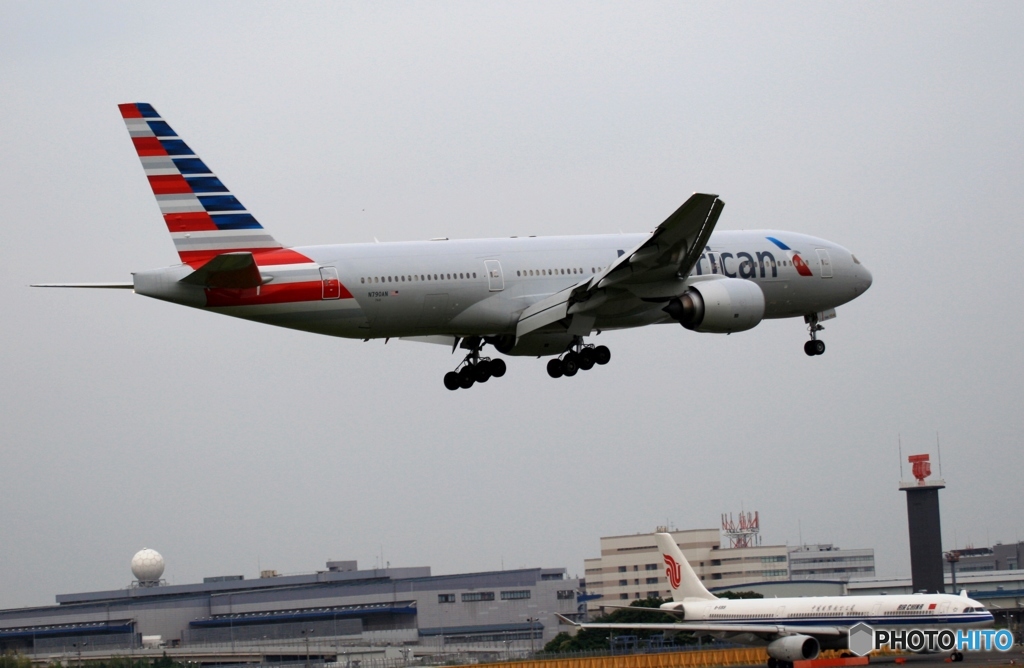 American 777-223 着陸　