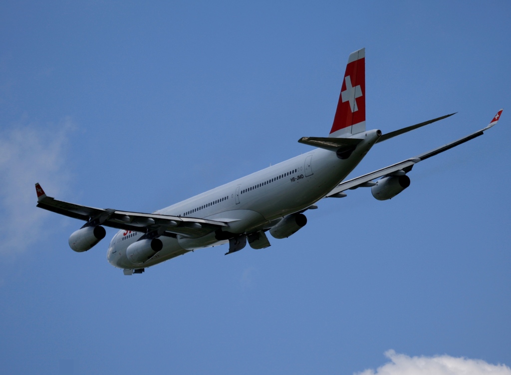 SWISS A340-313 出発　