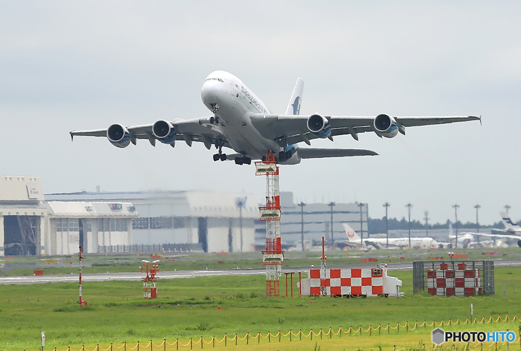 「☁」  ✈ マレーシア航空 A380  ☮飛び立ち