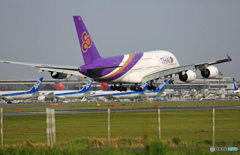 Thai A380-841 HS-TUE 到着 