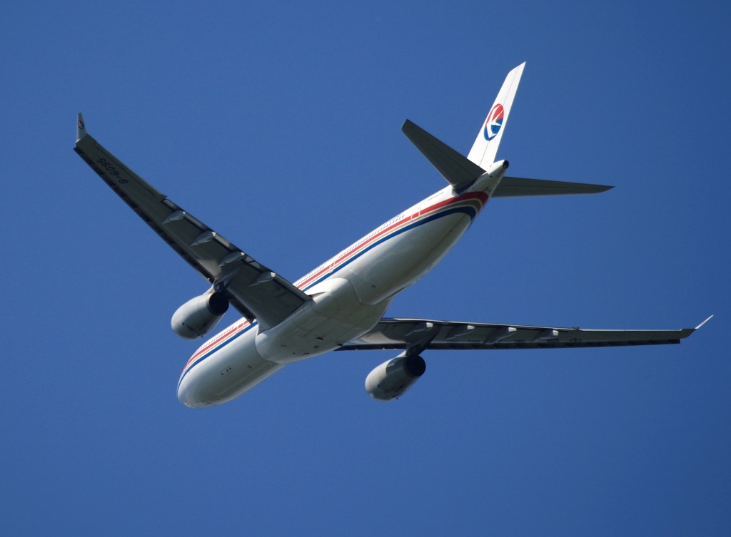 離陸　中国東方 A330-343