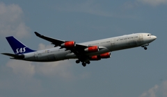 離陸（253） SAS A340-313 