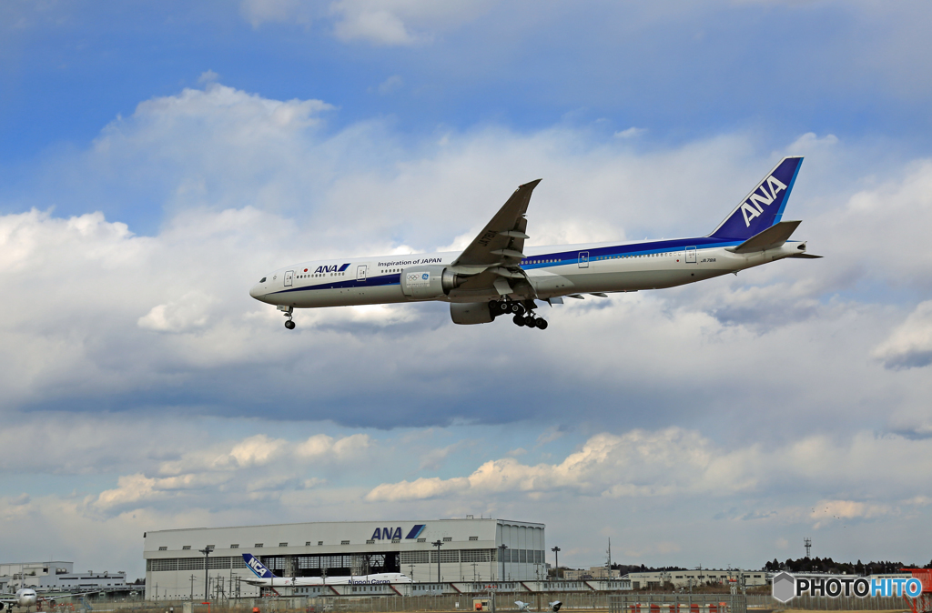 「良い天気」 ANA 777-381 JA781A 到着