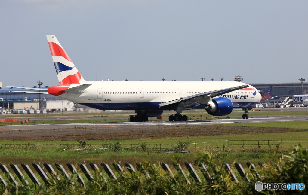 BRITISH 777-336 G-STBA   出発　