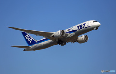 飛び立ち　ANA 787-8 JA820A