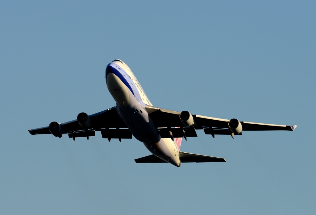 離陸（394）China Air 747-400 