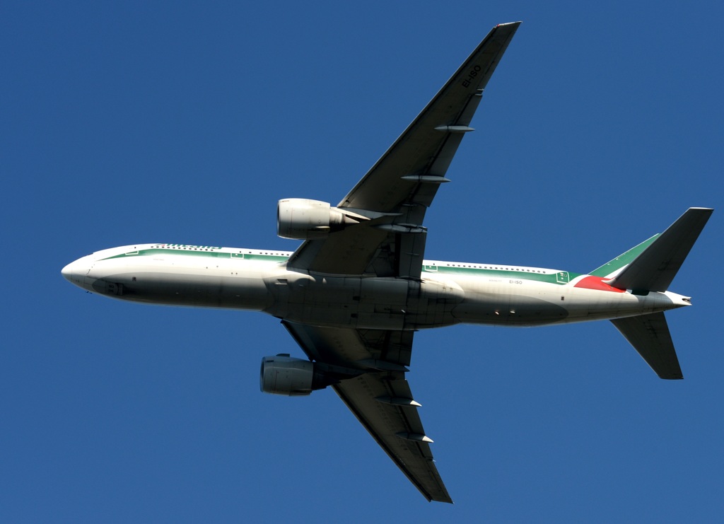 離陸（461）Alitalia 777-243 