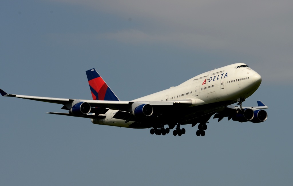 着陸（212）Delta 747-451 