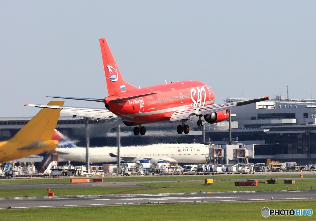 Auroraオーロラ航空SAT B737-5L9  RA-73013