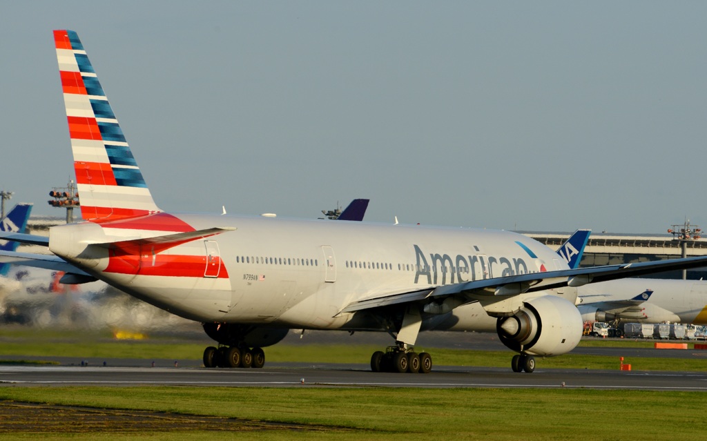 離陸（415）American 777-223 