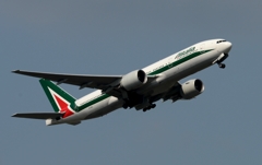 離陸（118）Alitalia 777-243 
