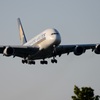 SINGAPORE A380-841 到着　
