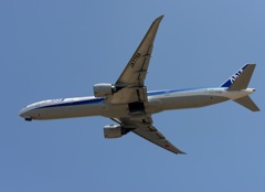 飛び立ち ANA 777-381ER