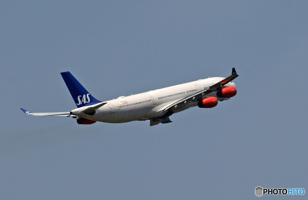 出発 SAS A340-313 LN-RKG