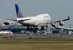 着陸　UNITED 747-400