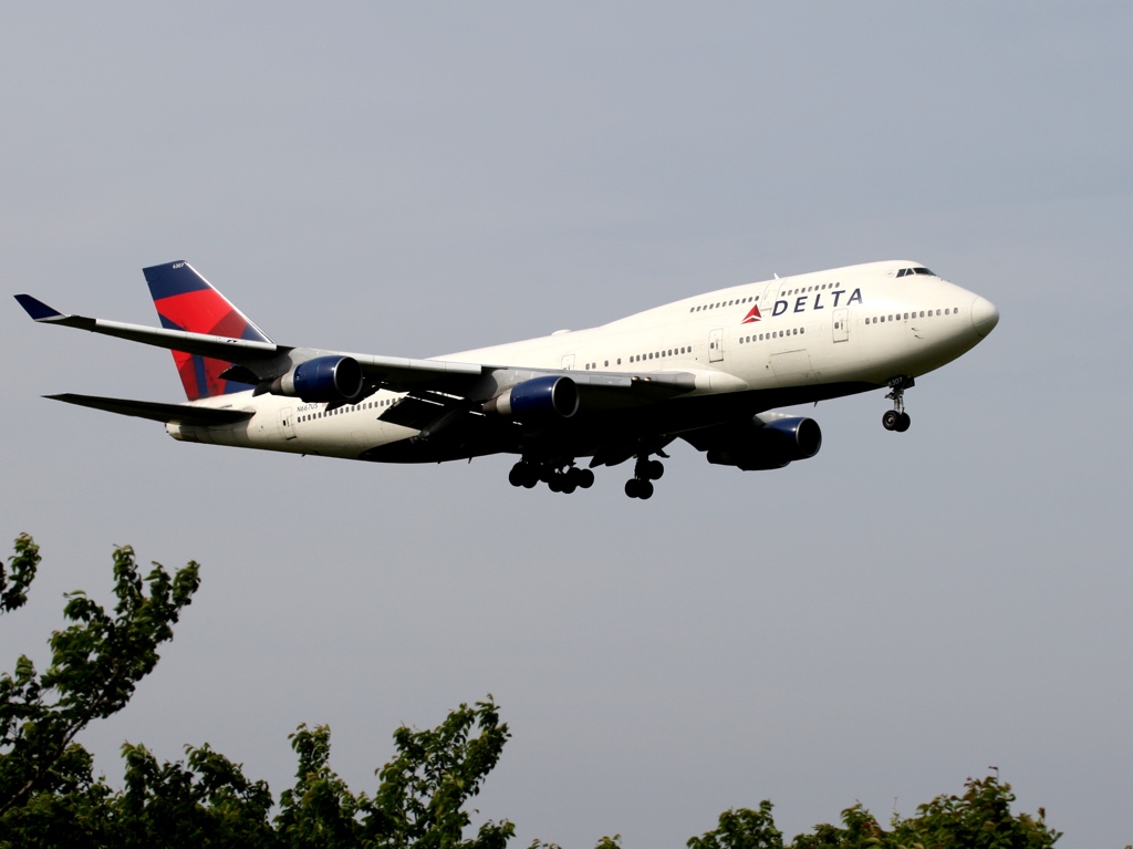 Delta 747-400  空港・風景　