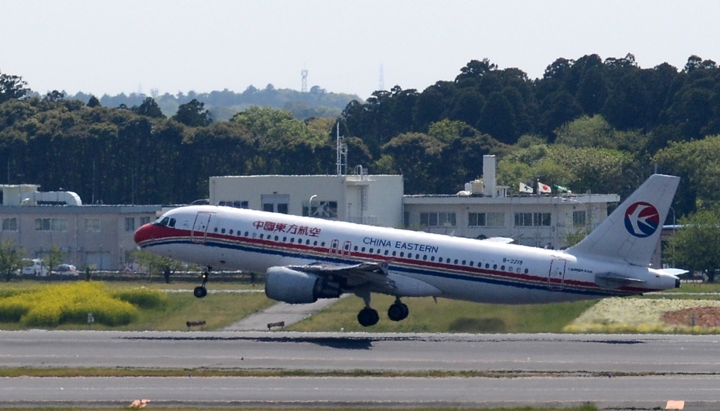 飛び立ち（104）中国東方　A320-200　