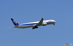 [青い空]　ANA 777-381 JA777A