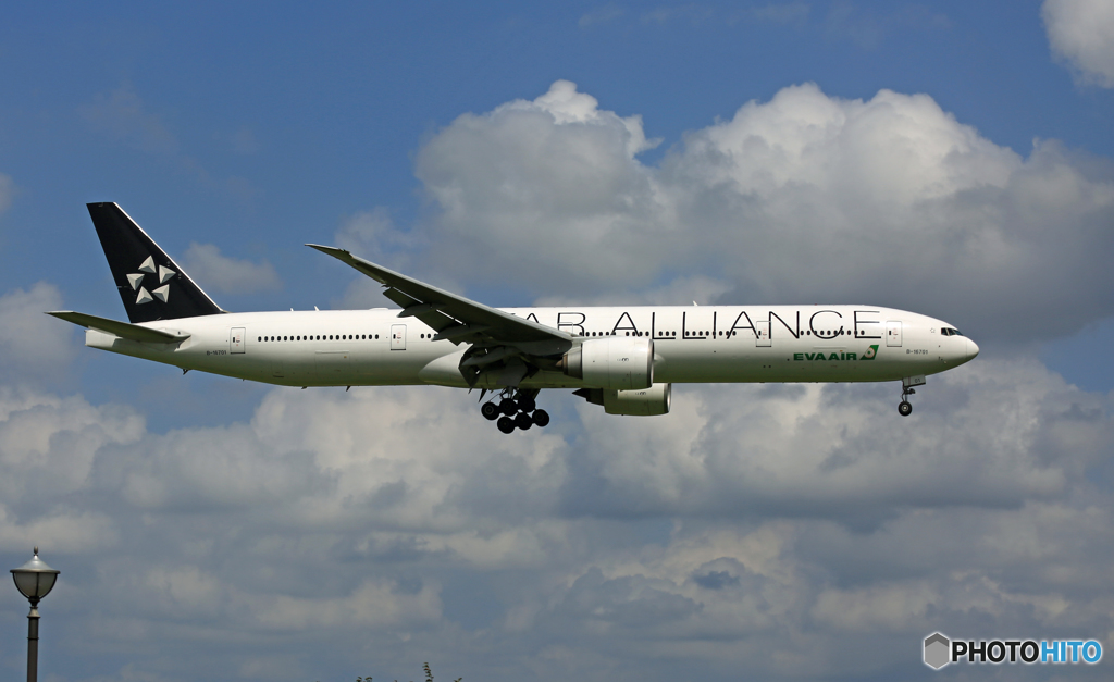 「雲」とEVA STAR 777-35E B-16701