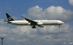 「雲」とEVA STAR 777-35E B-16701