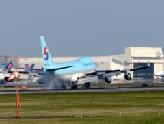 KOREAN C 747-400F 着陸　