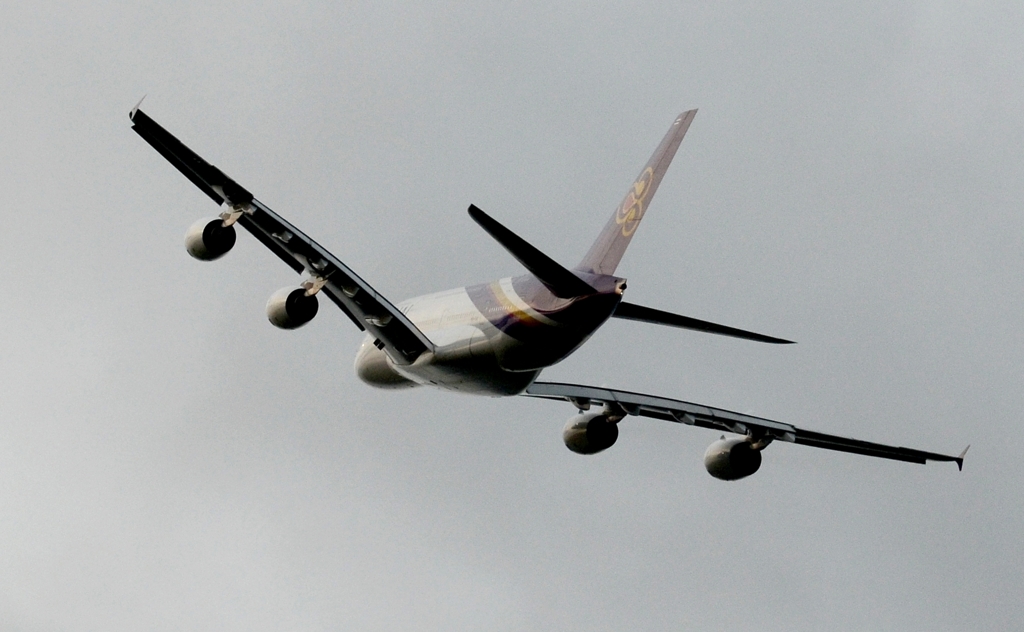 飛び立ち　THAI A380-841