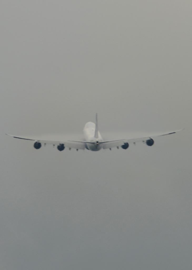 離陸（233）NCA 747-8F Vapour
