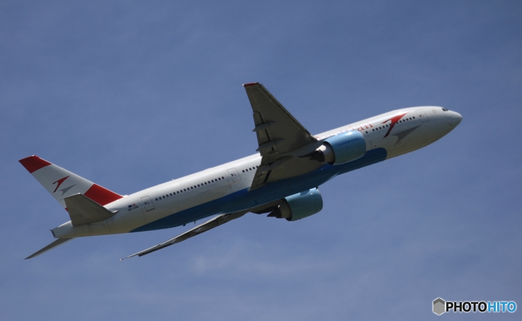 Austrian 777-2Z9 離陸