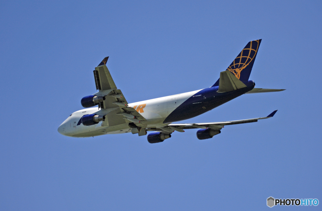 離陸 Atlas 747-47UF N499MC