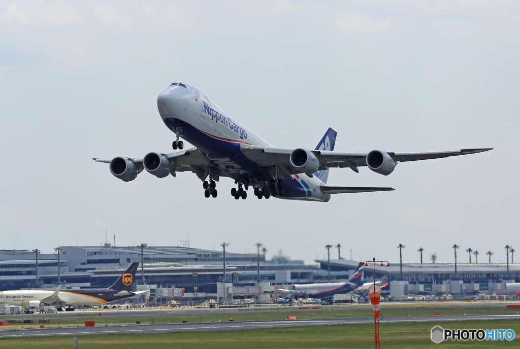 「晴れ」　NCA 747-8KZF JA18KZ 飛行