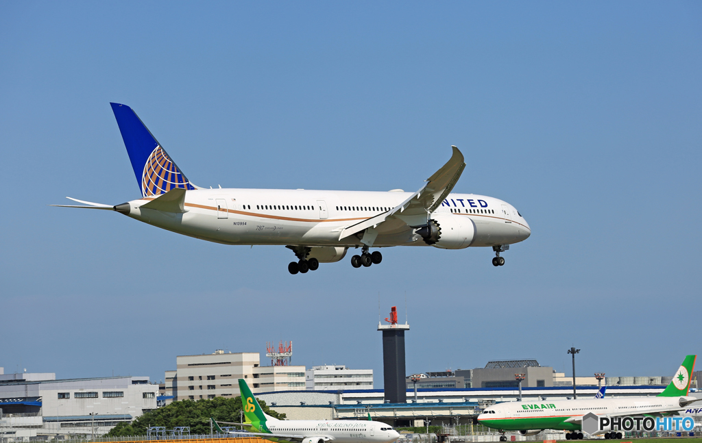 到着 UNITED 787-9 N13954 