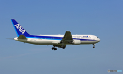 着陸 ANA 767-381 JA617A