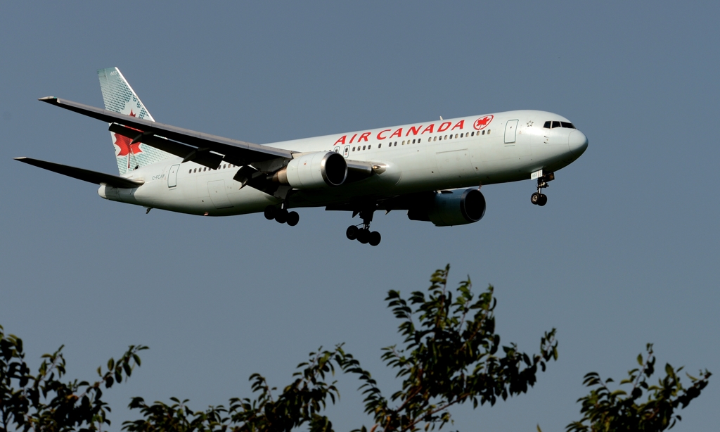 着陸（56）Air Canada 767-375ER 