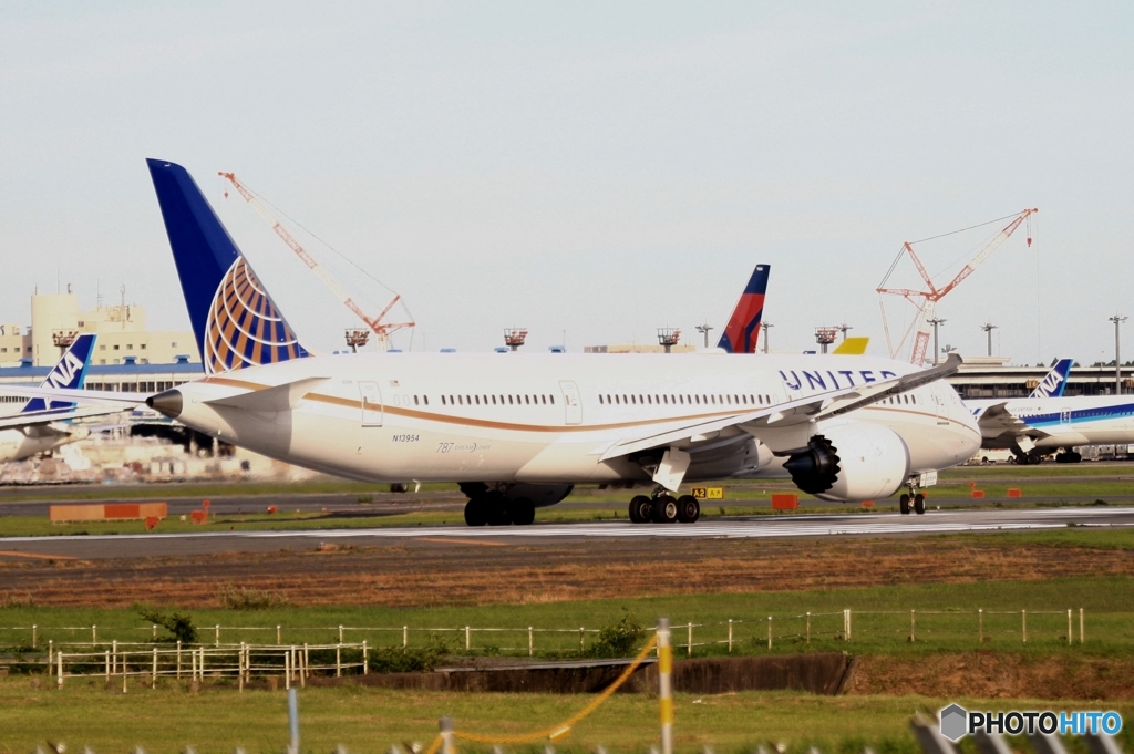 United 787-8 離陸