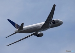 飛行　UNITED 777-222 