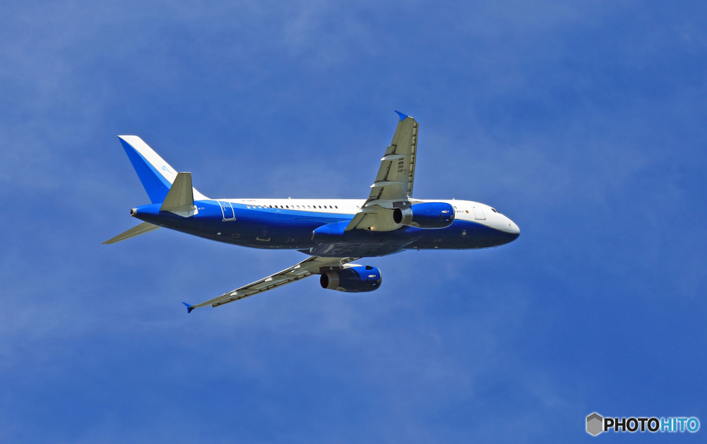 離陸 DEER JET A320-232 B-8415