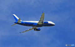 離陸 DEER JET A320-232 B-8415