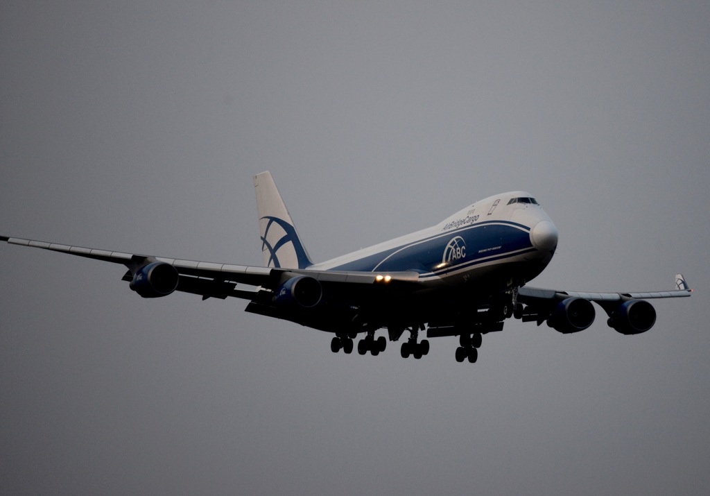 Air Bridge Cargo 747-46NF 着陸
