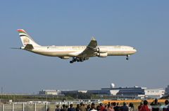 来た～　Etihad A340-642 A6-EHE