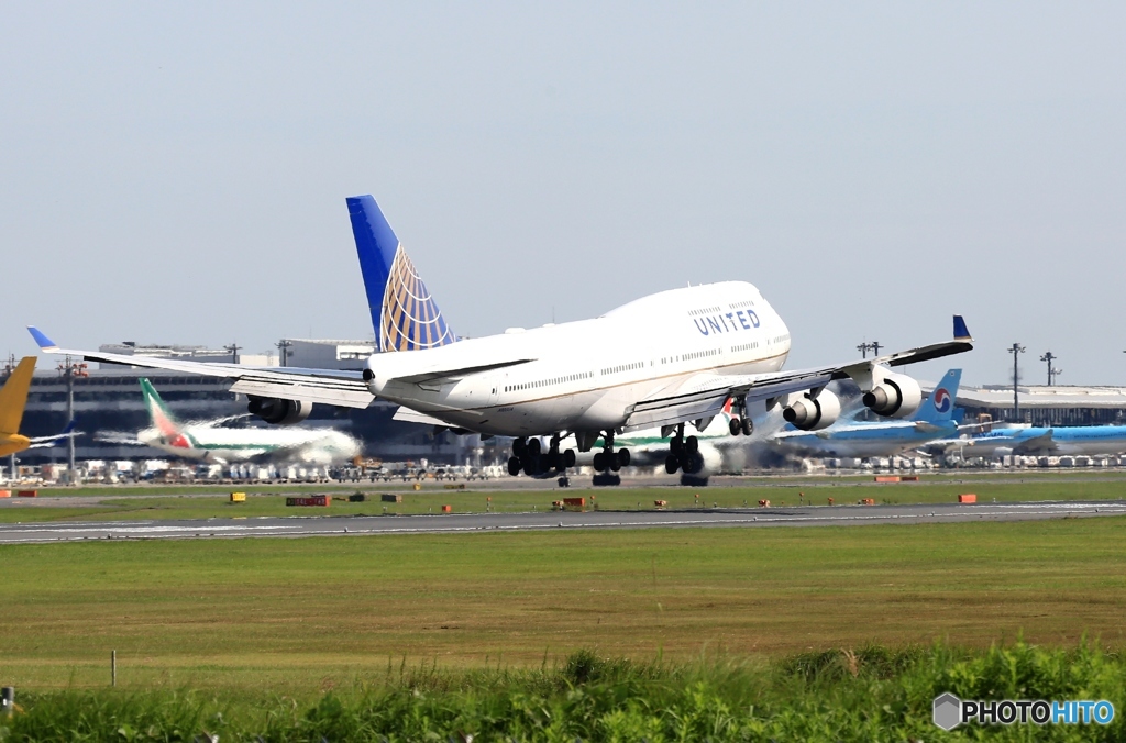 UNITED 747-400 到着　