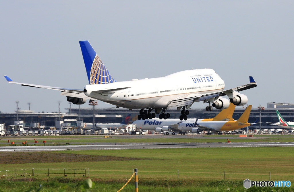 UNITED 747-400 N105UA 到着　