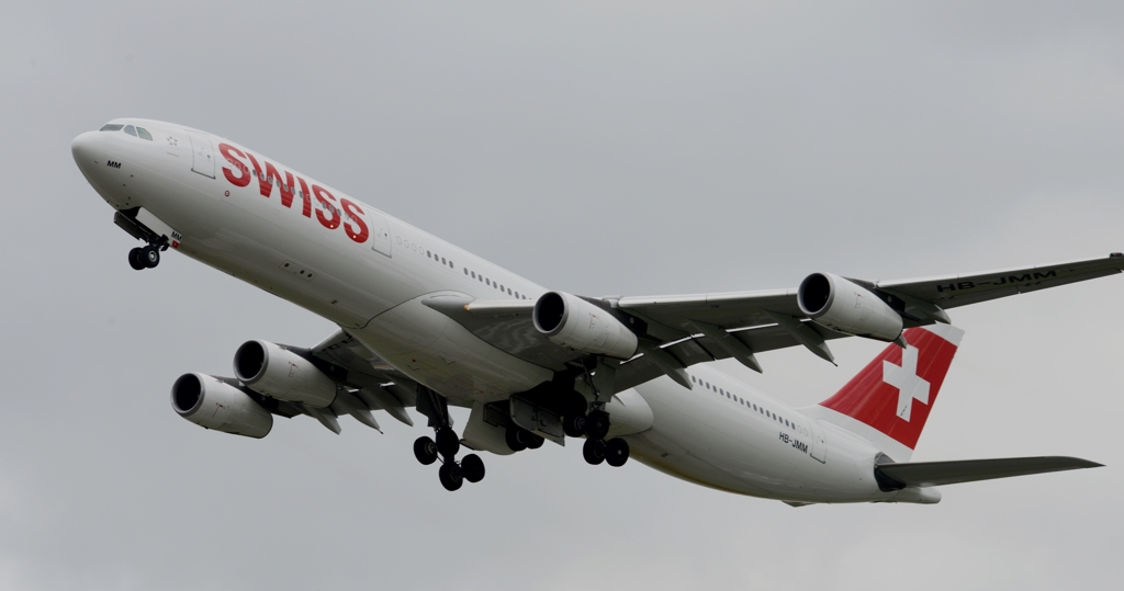 離陸（31-1）SWISS A340-300[a]