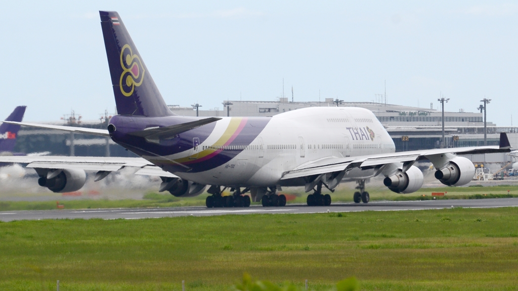 出発（165）THAI 747-400
