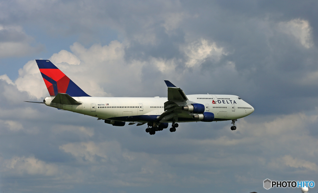 「雲」とDelta 747-400 N667US/ジャンボ保存委員会